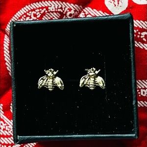 Gold tone Fashion Bee Earrings NEW 🐝